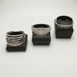 The Grand Wave Bangle Stand (DSW70_BG Series)