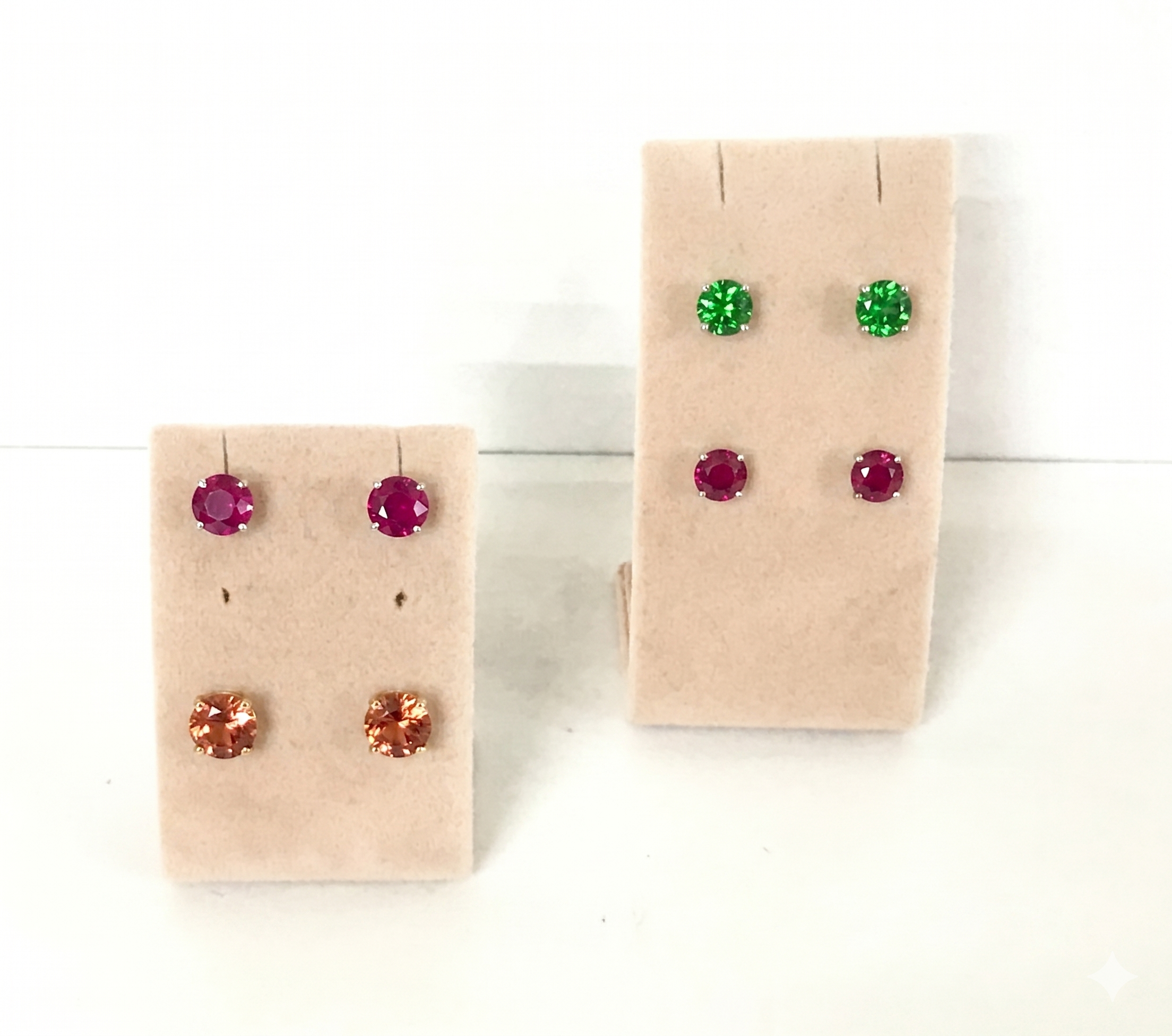 The Elegant Duo Earring & Pendant Stand (EL406-8 Series)